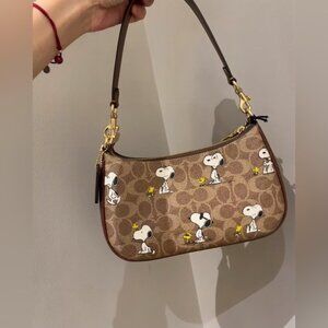Coach X Peanuts Teri Shoulder Bag In Signature With Snoopy Print cbj88